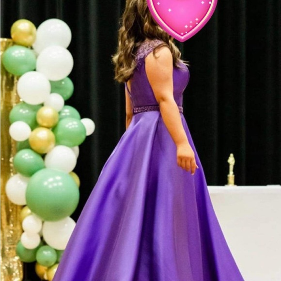 Beautiful pageant/prom formal. Pictures do not do this gown justice. - Picture 3 of 3